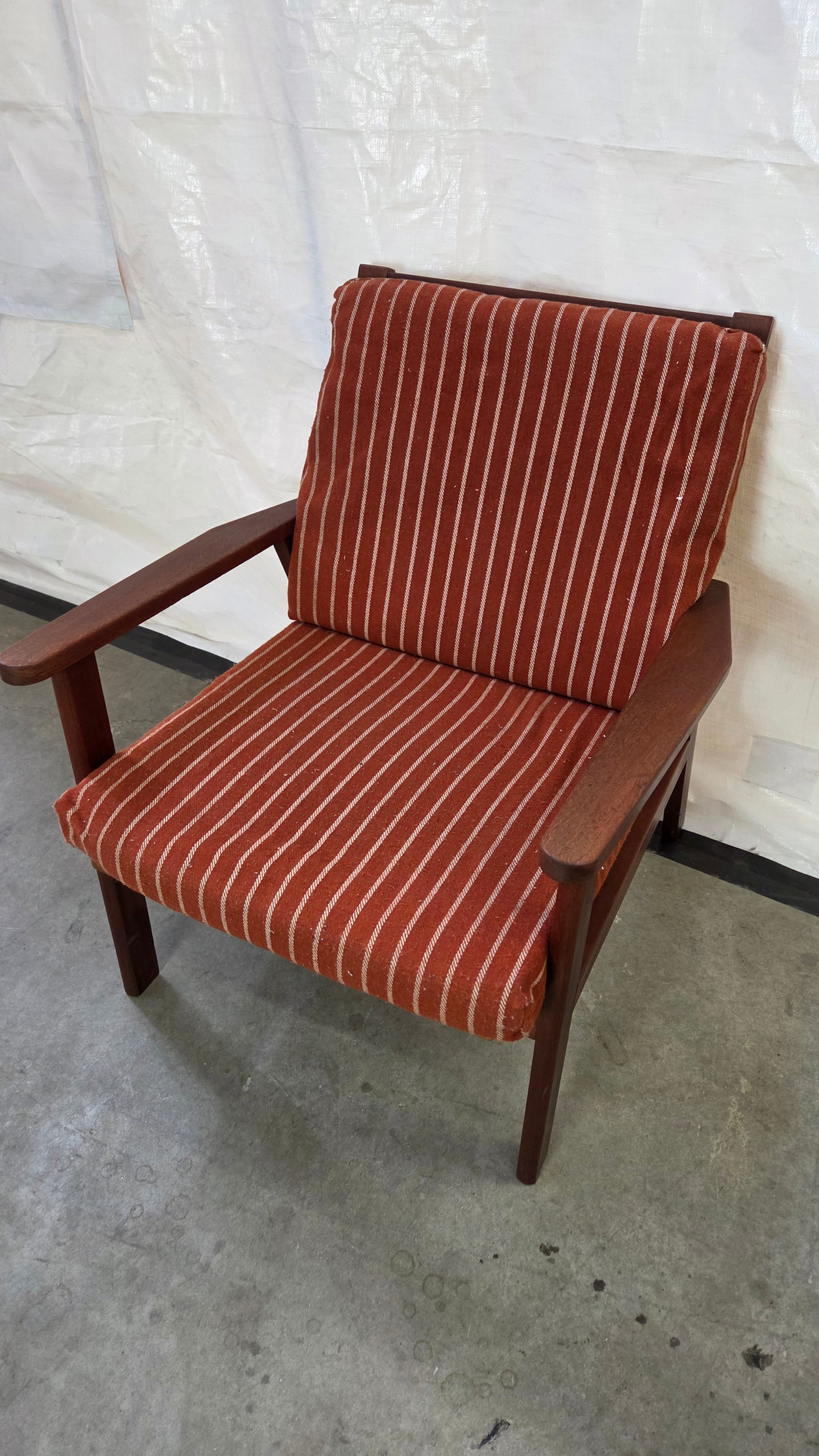 Danish Lounge Chair LOCH-0526-006