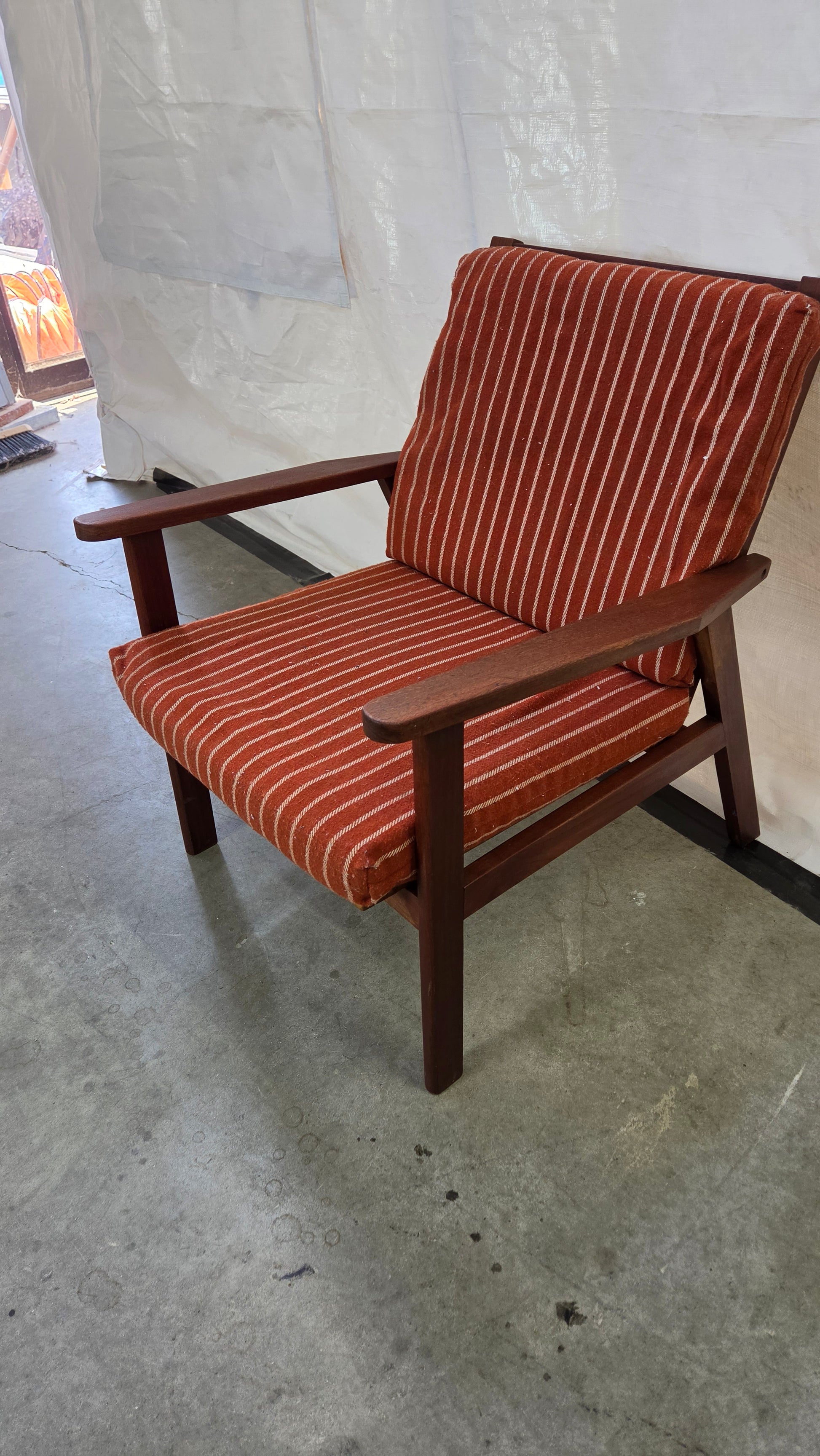 Danish Lounge Chair LOCH-0526-006