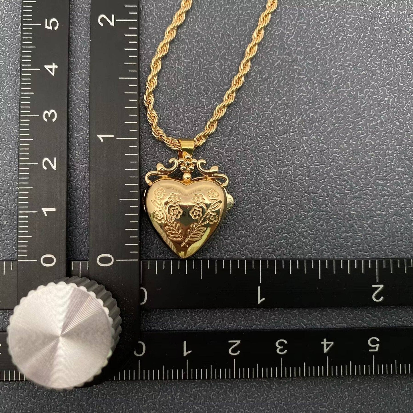 Openable Flowers Heart Locket Gold-plated Necklace