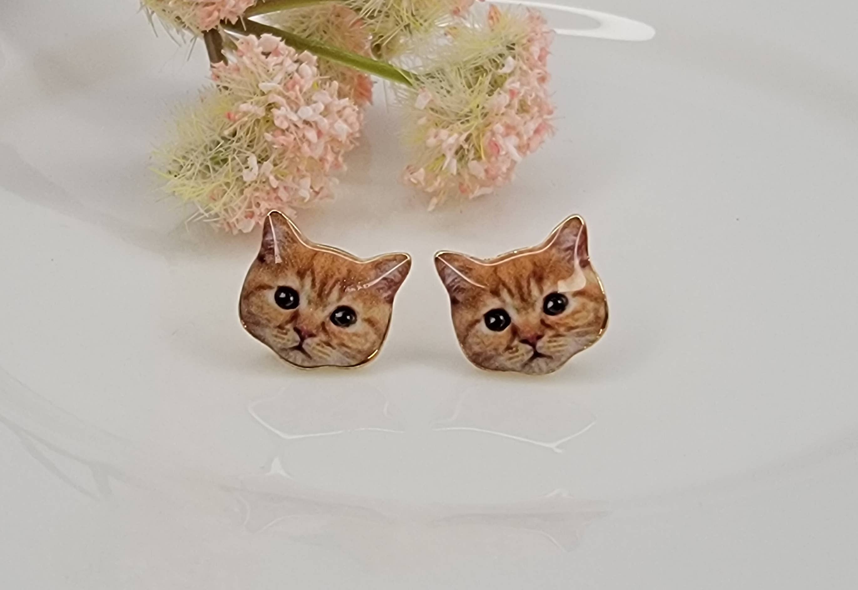 CAT POST EARRINGS.