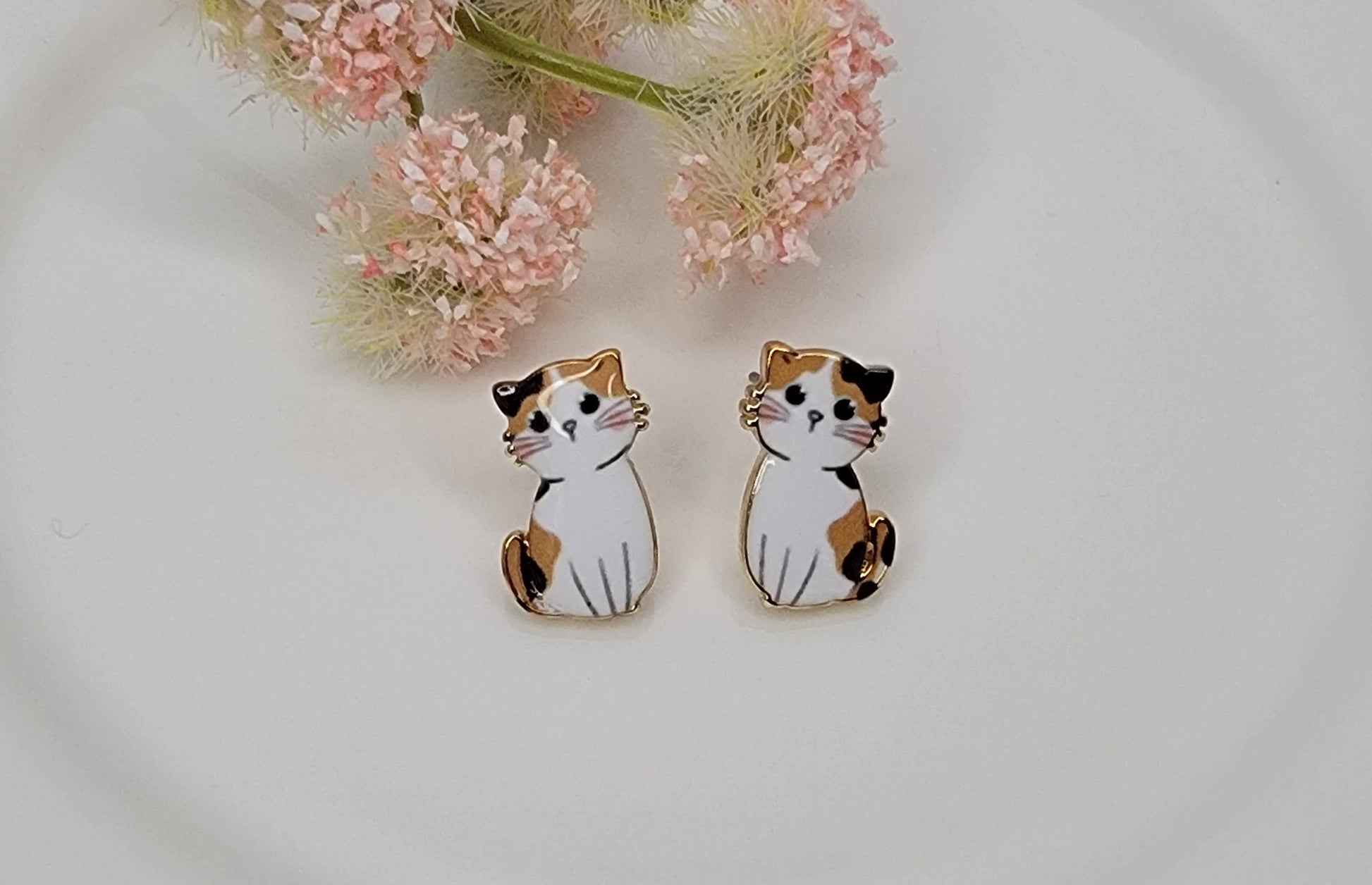 CAT PICTURE POST EARRINGS.