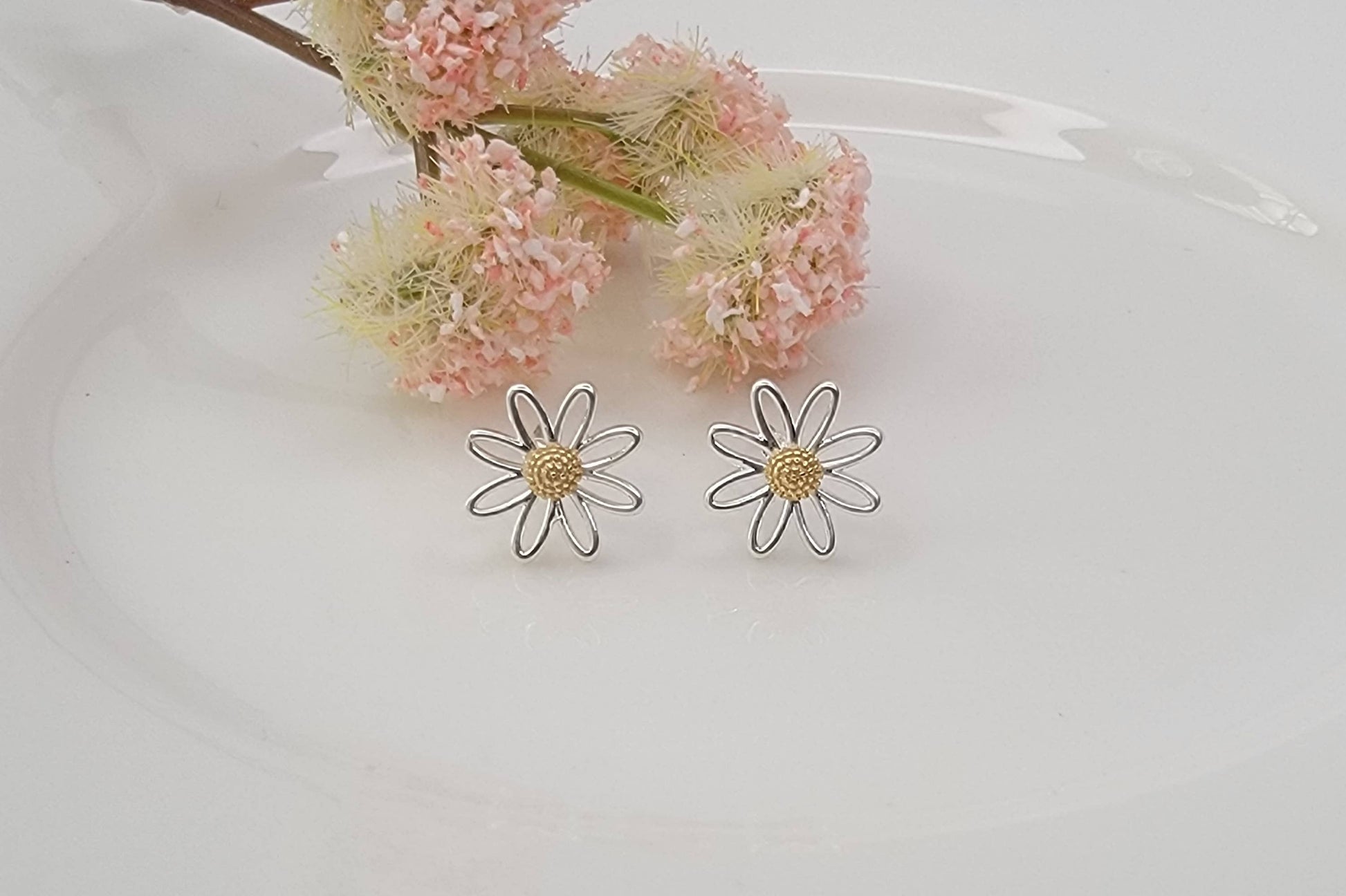 Daisy Post Earring