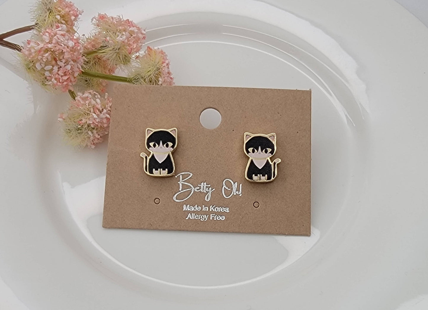 CAT POST EARRINGS.