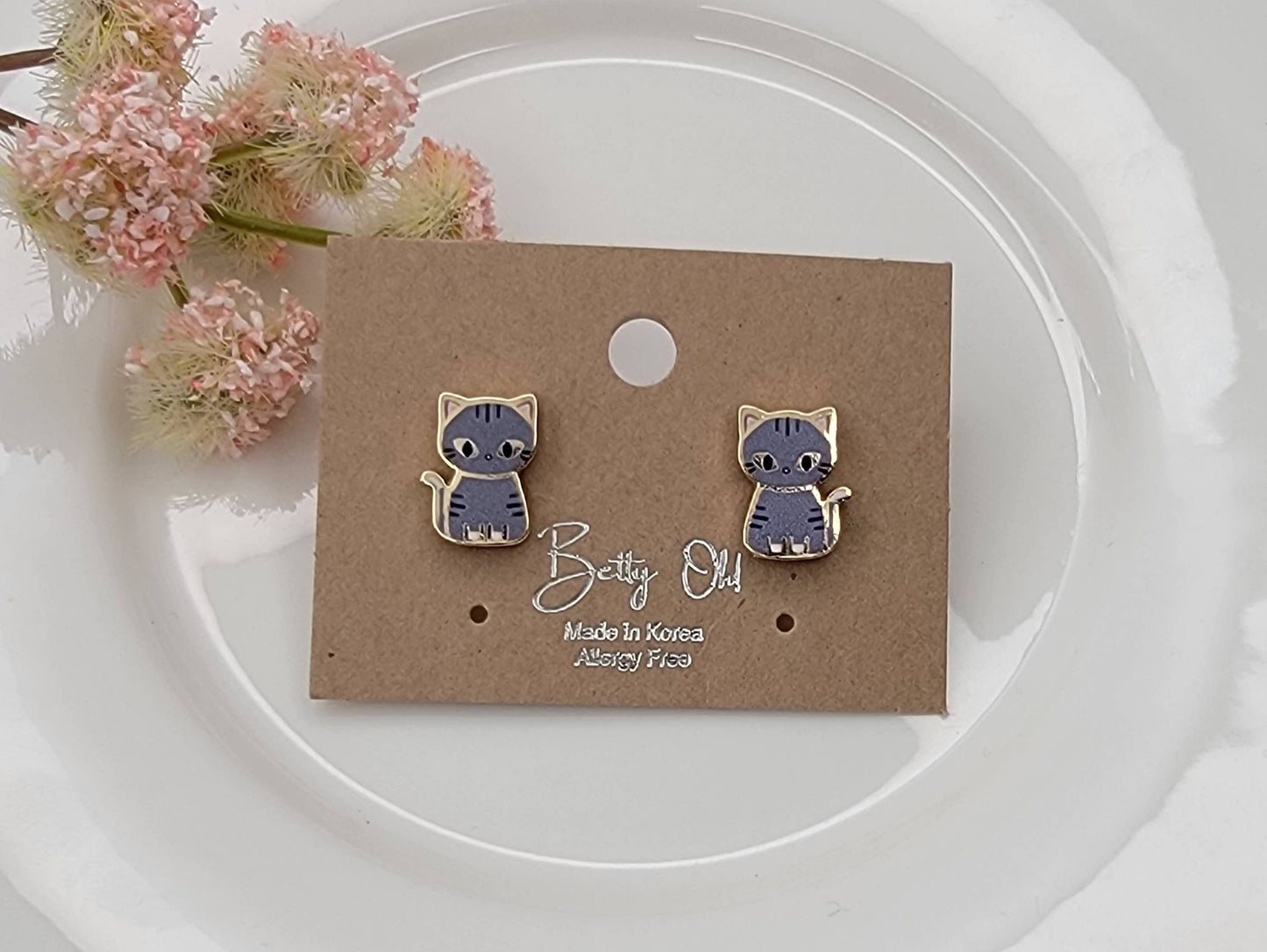 CAT POST EARRINGS.