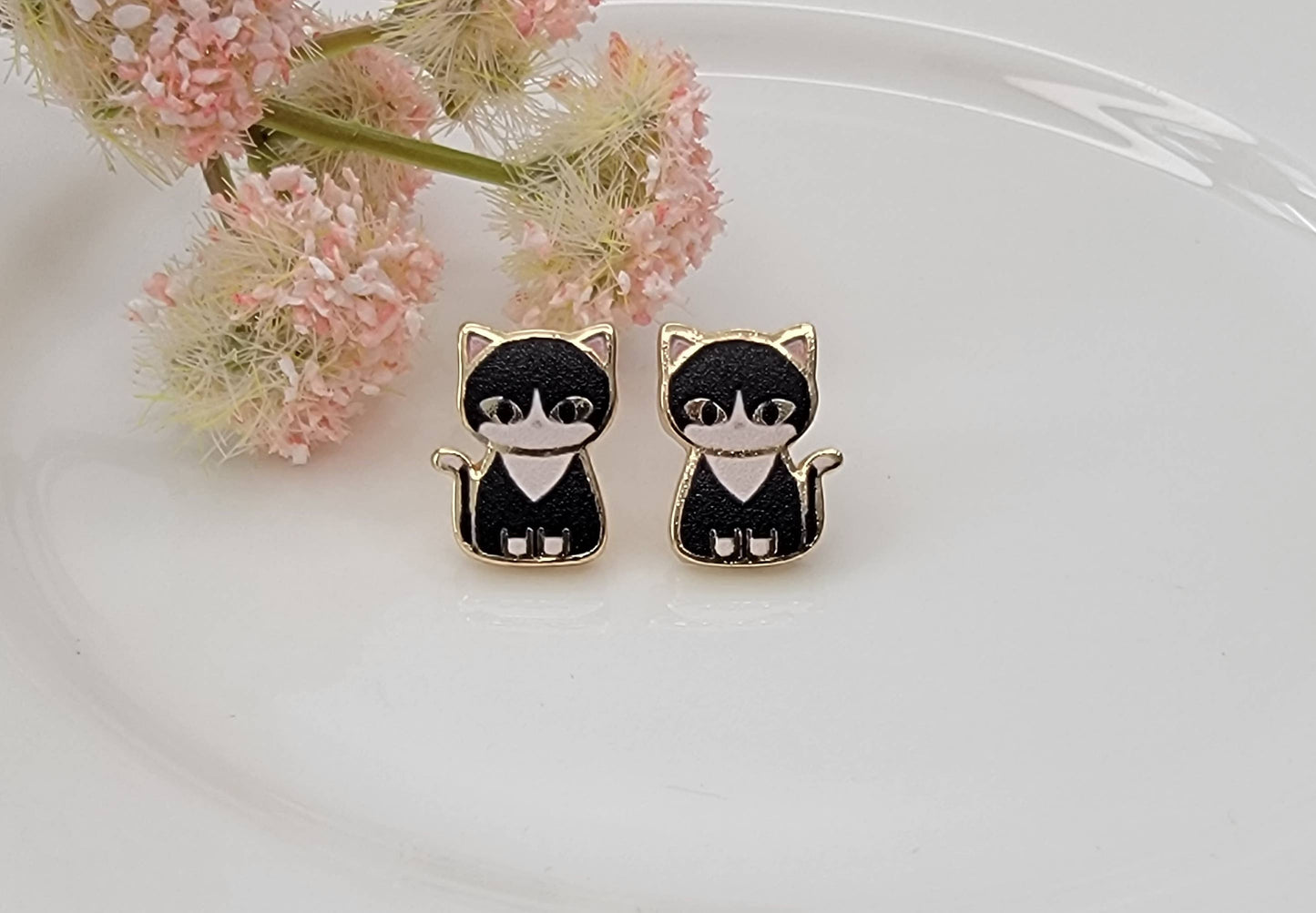 CAT POST EARRINGS.