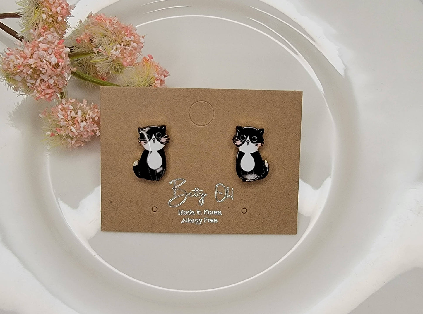 CAT PICTURE POST EARRINGS.