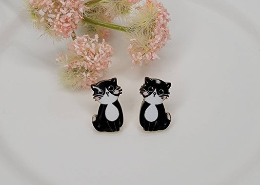 CAT PICTURE POST EARRINGS.