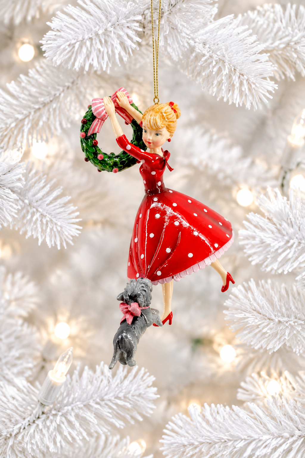 Retro Girl w/Wreath Ornament