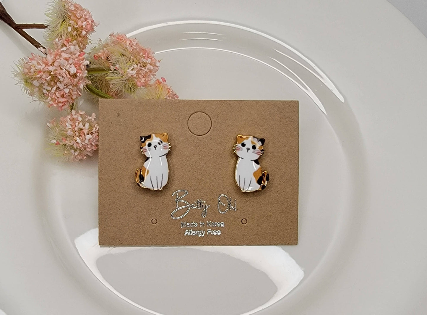 CAT PICTURE POST EARRINGS.