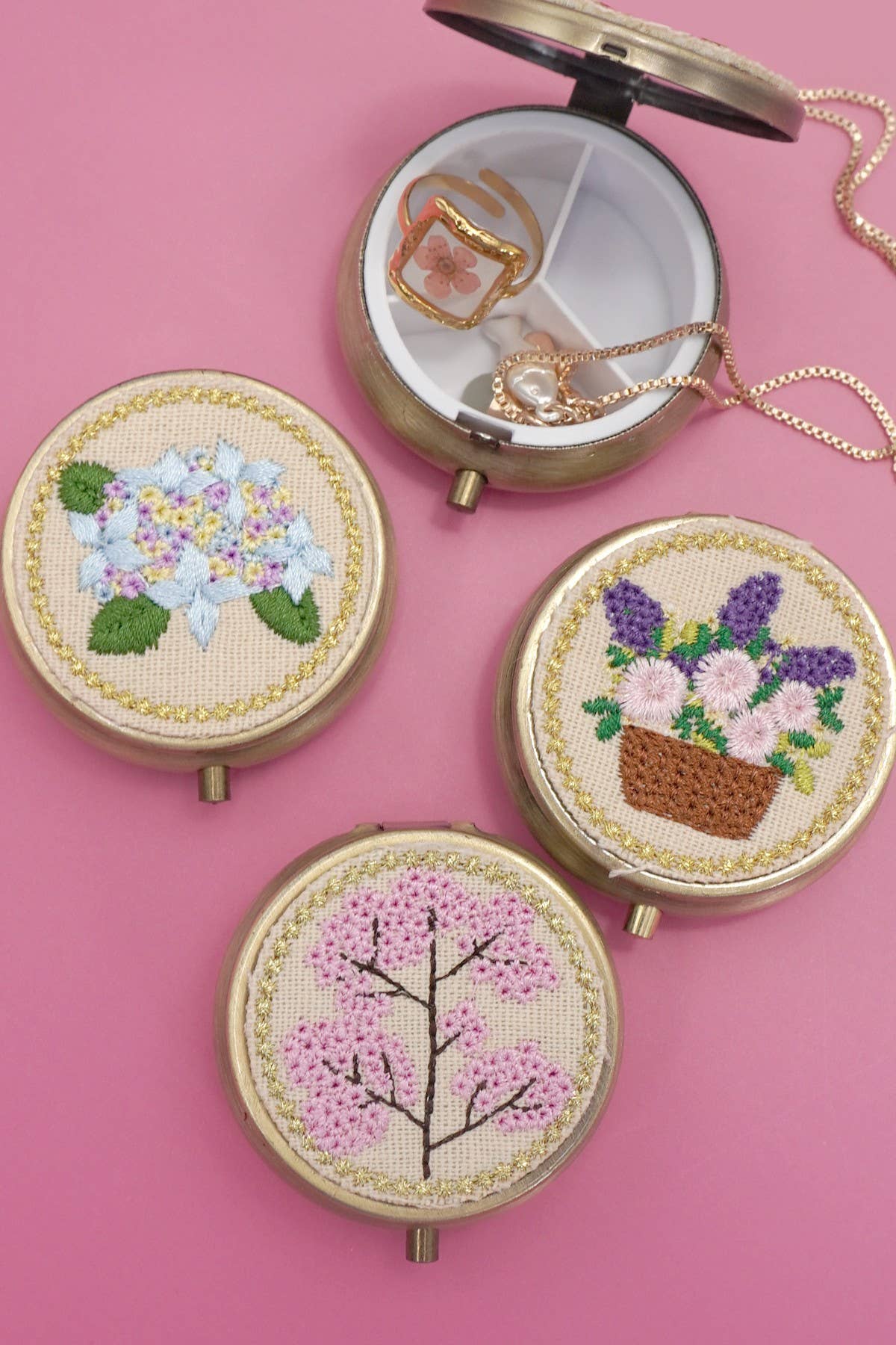 FLORAL EMBROIDERY JEWELRY BOX