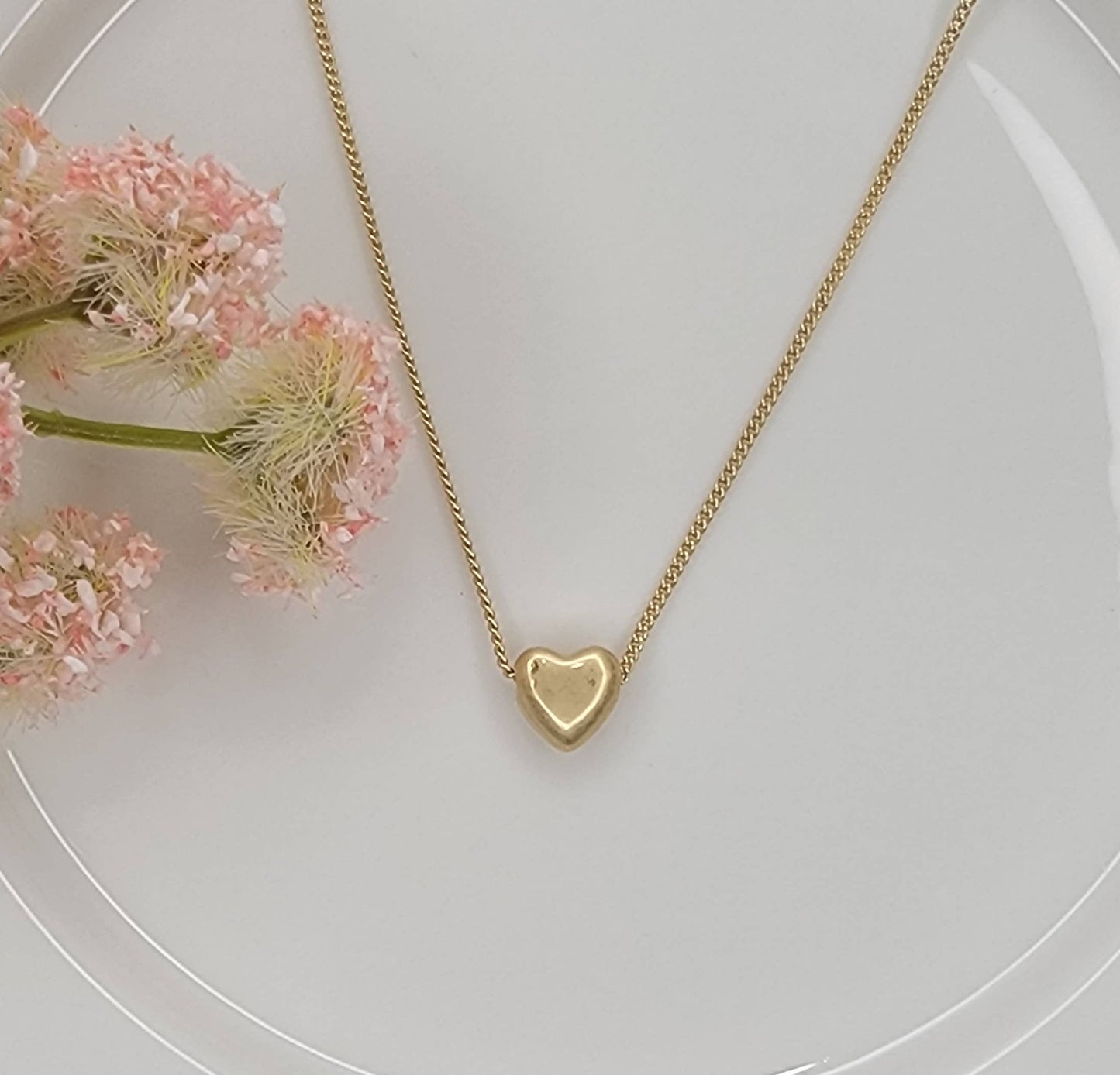 SMALL HEART PENDANT NECKLACE.