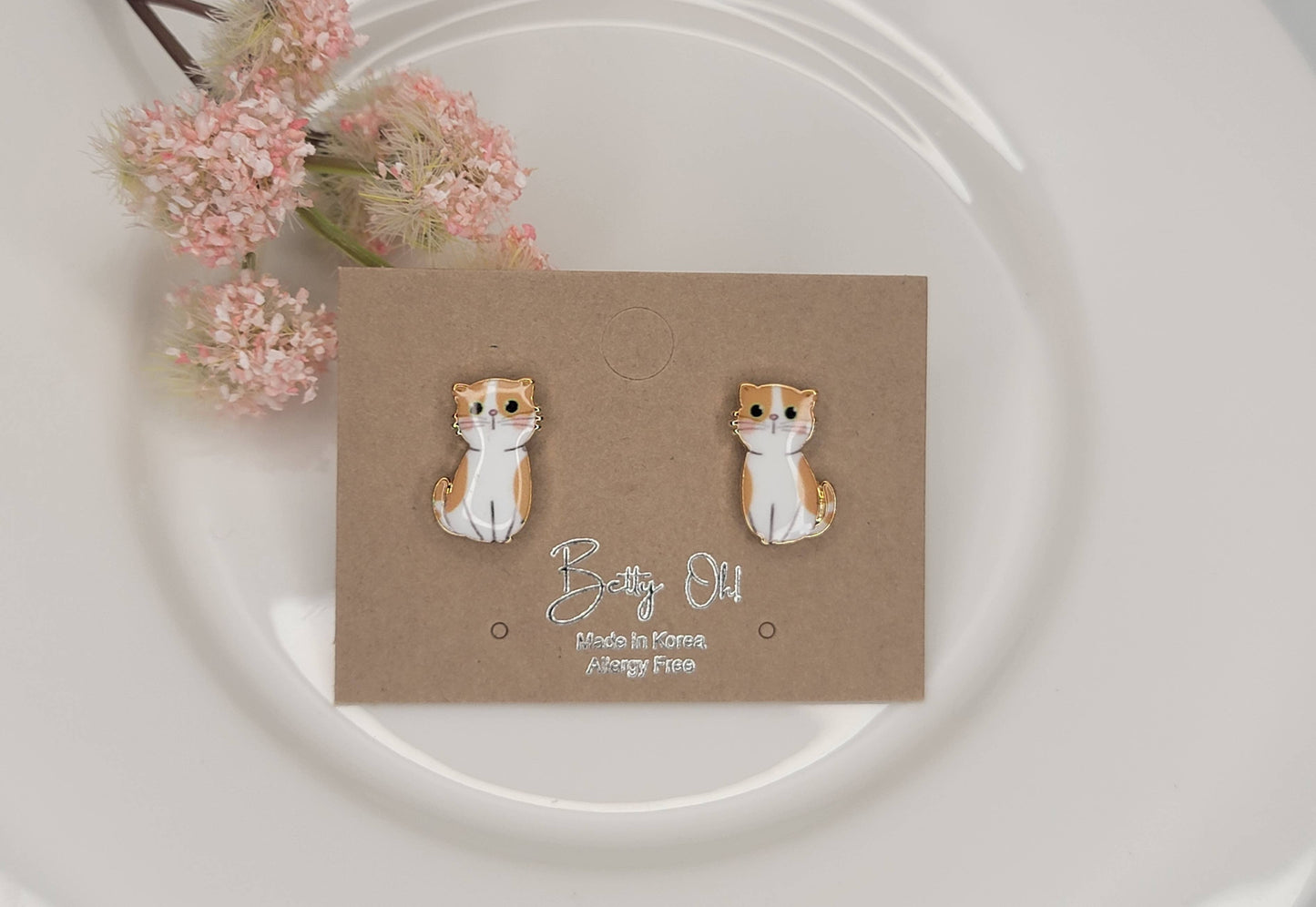 CAT PICTURE POST EARRINGS.