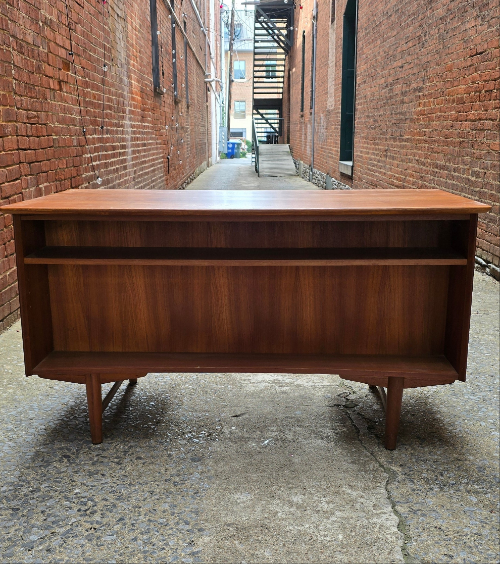 Danish Desk with Shelf 0925112