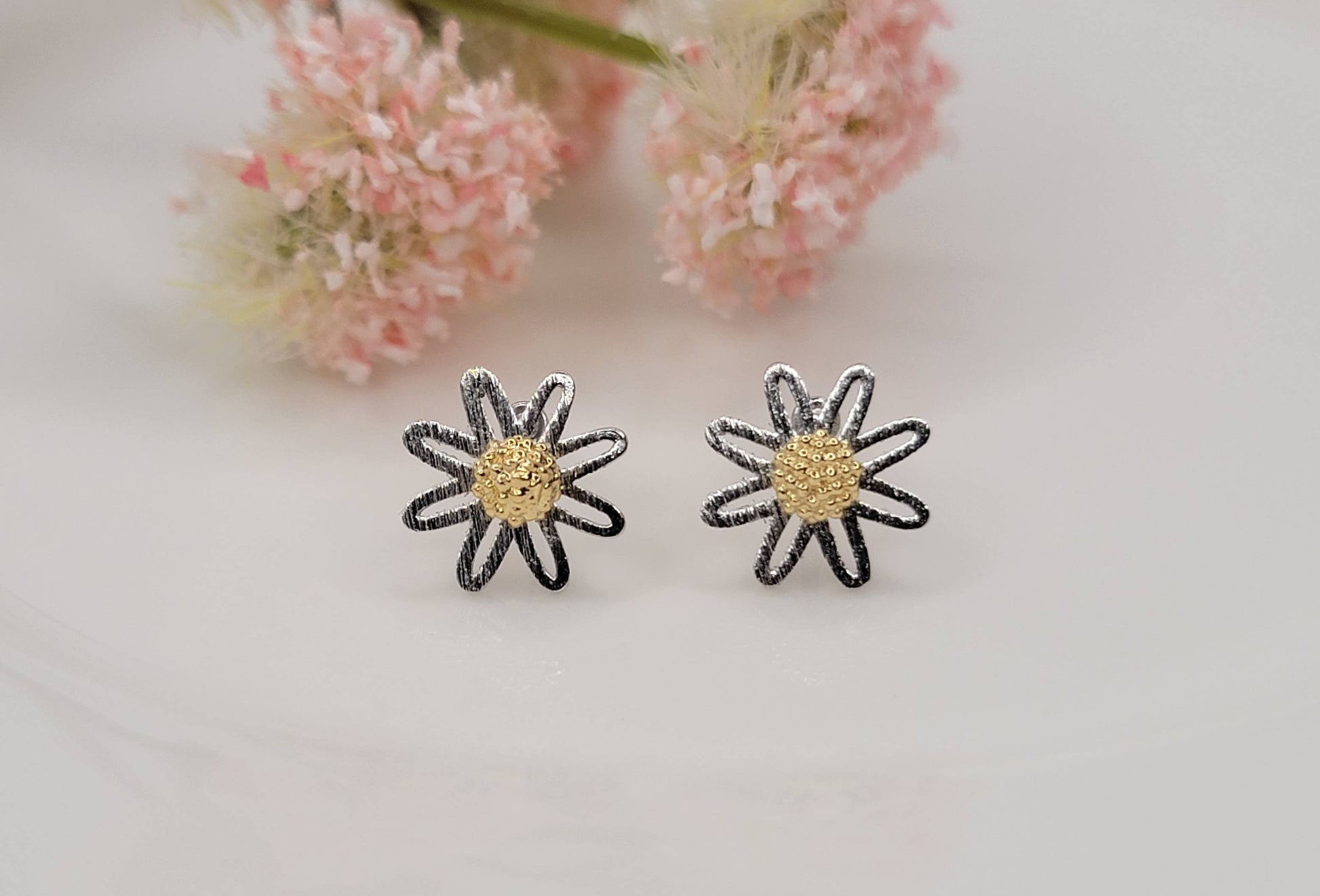 Daisy Post Earring