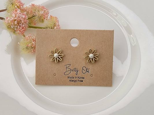 Daisy Post Earring