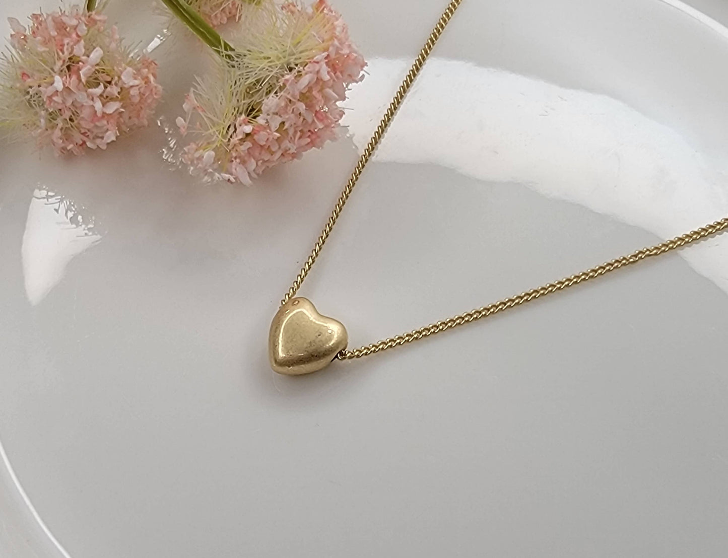 SMALL HEART PENDANT NECKLACE.