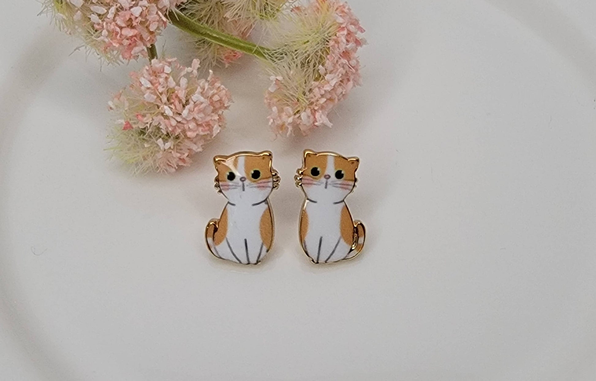 CAT PICTURE POST EARRINGS.