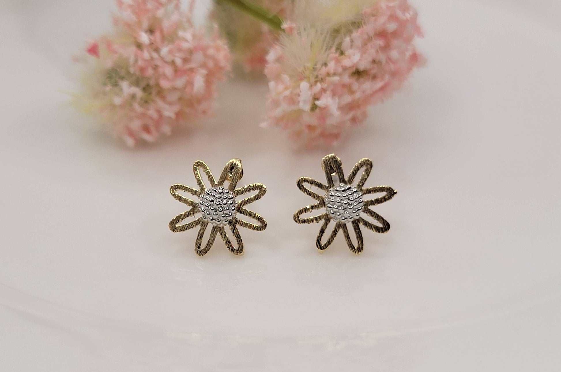 Daisy Post Earring