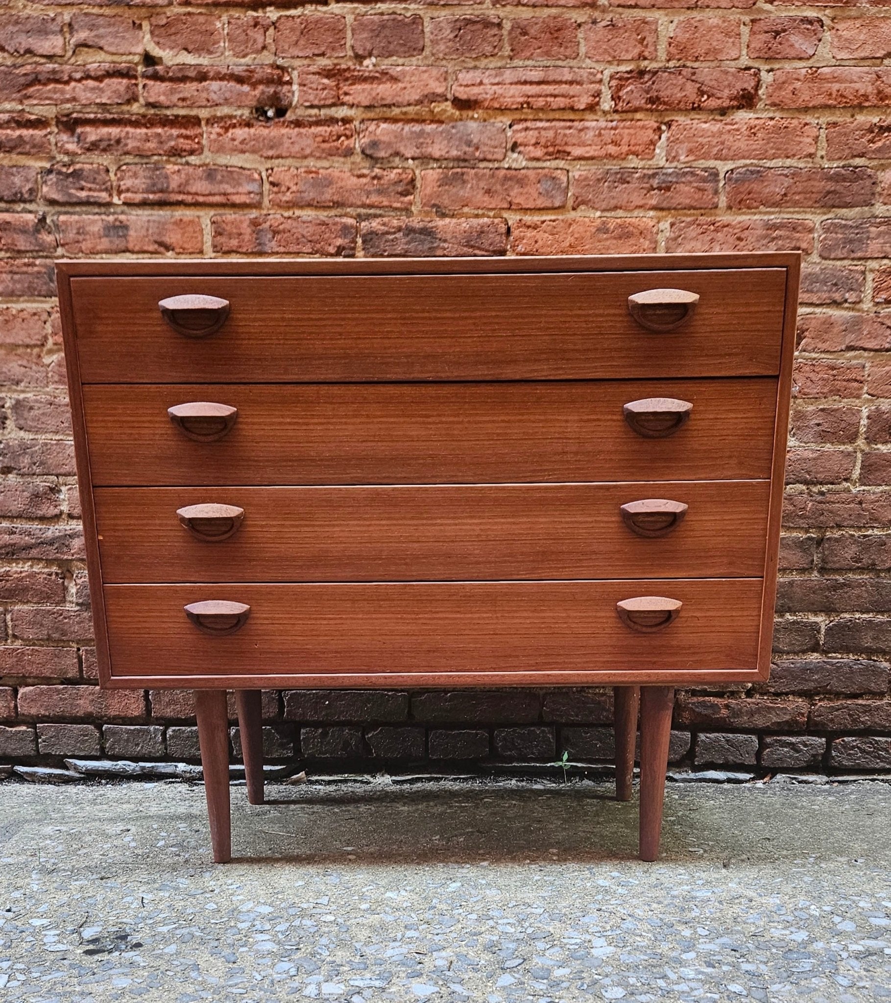 Danish Teak 4 - Drawer Dresser 052ST5005 - Vintage MC