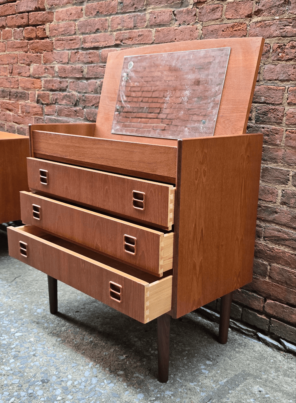 Danish Teak Vanity 0725026 - Vintage MC