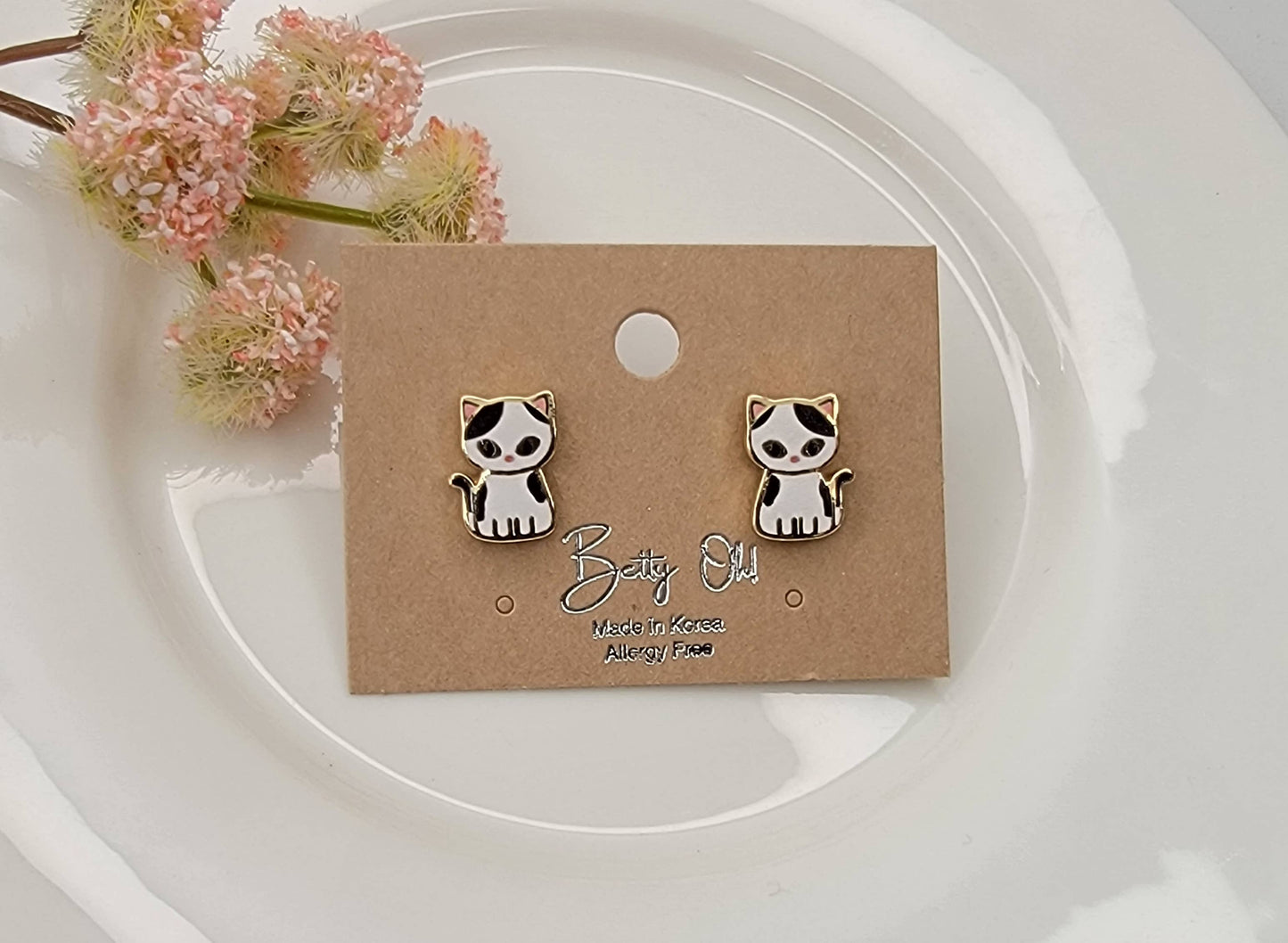 CAT POST EARRINGS.