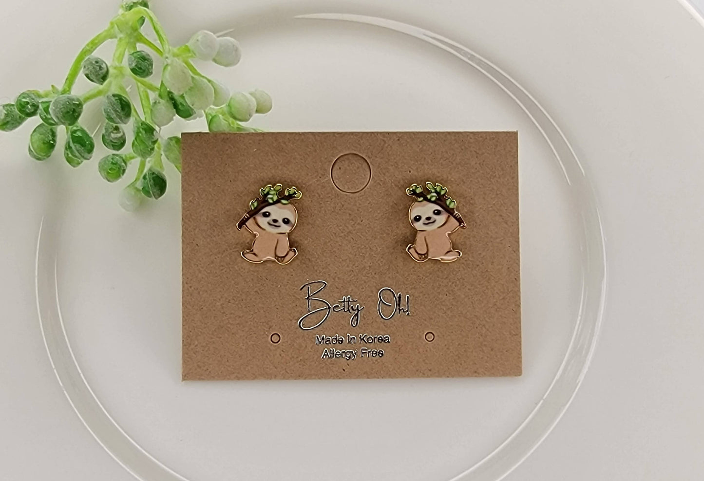 ANIMAL PICTURE POST EARRINGS.