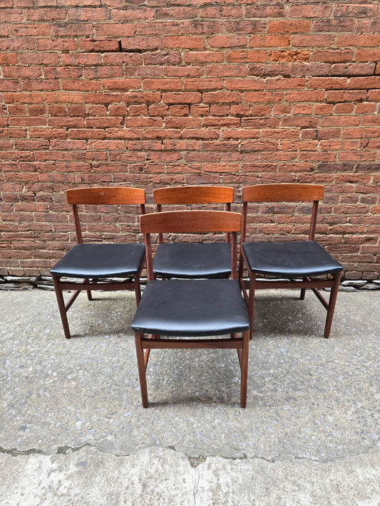 Set of 4 Danish Chairs 012604