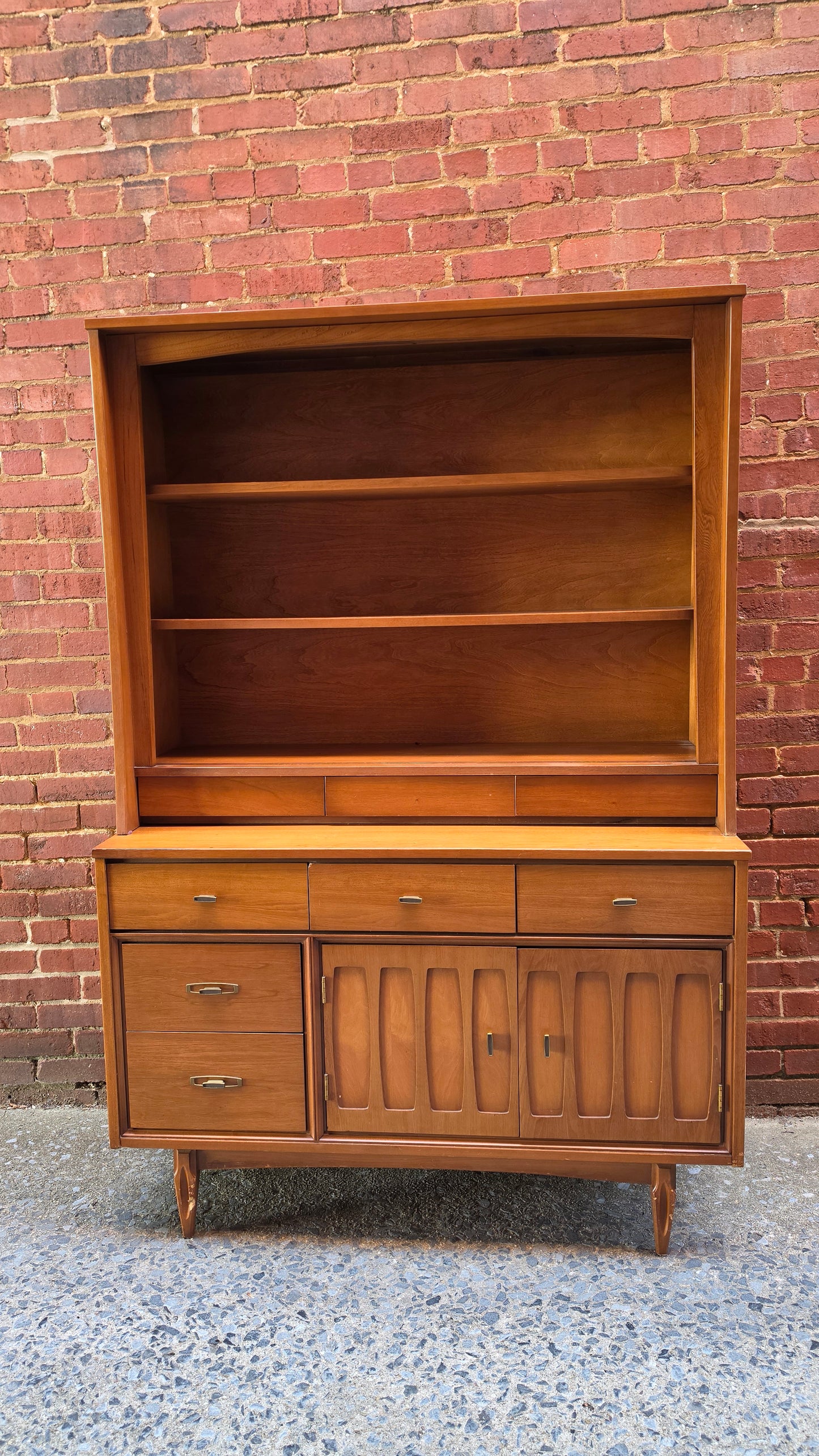 Mainline by Hooker China Hutch