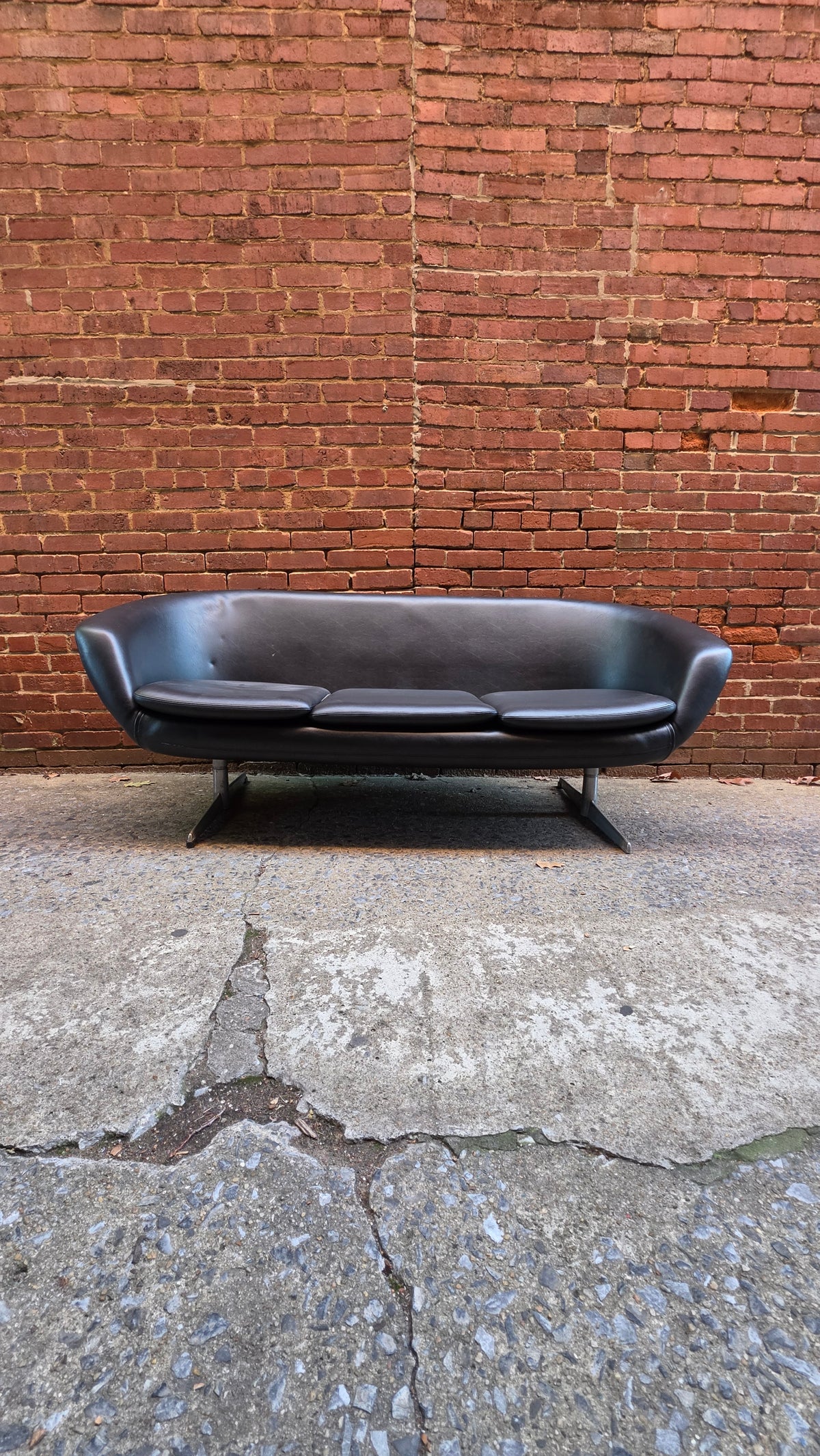 Overmann Sofa