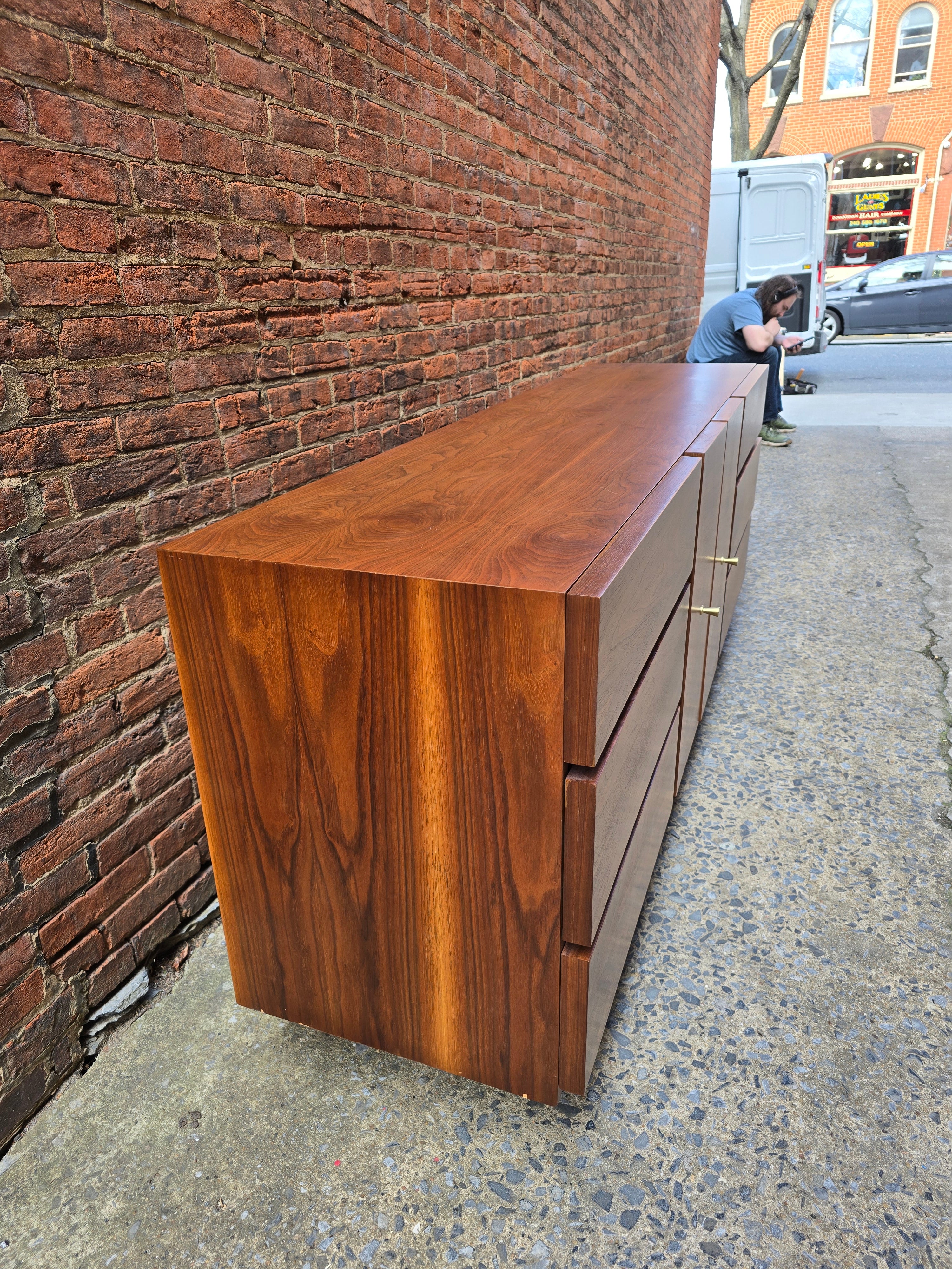 KZ194 ミッドセンチュリー　American of Martinsville American of Martinsville Mid-Century Walnut Dresser – Vintage MC