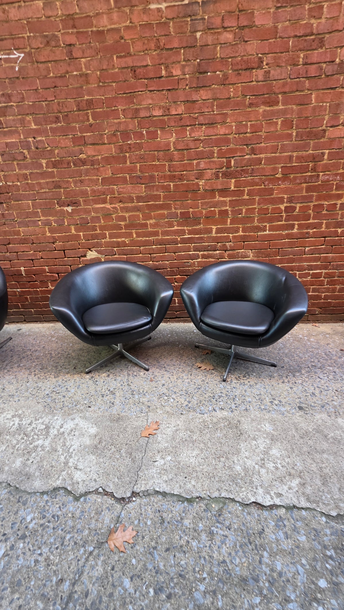 Overman Pod Chair Set