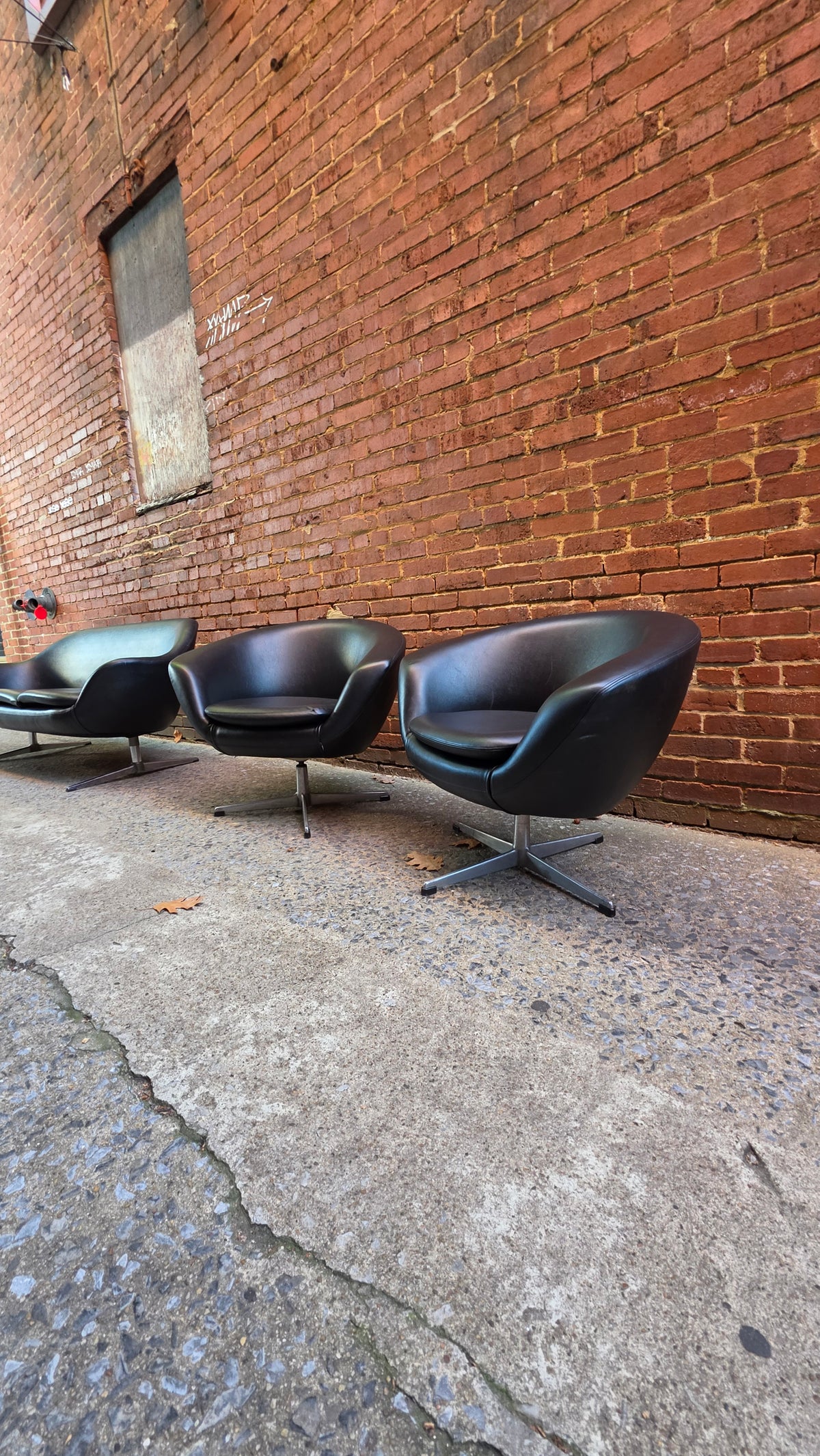 Overman Pod Chair Set