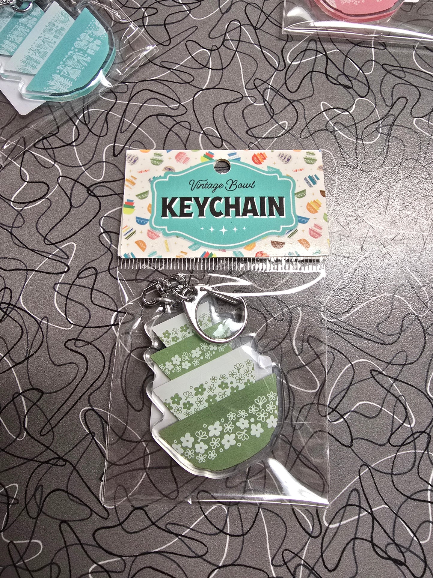 Pyrex-Inspired Mixing Bowl Keychain – Retro Keyring