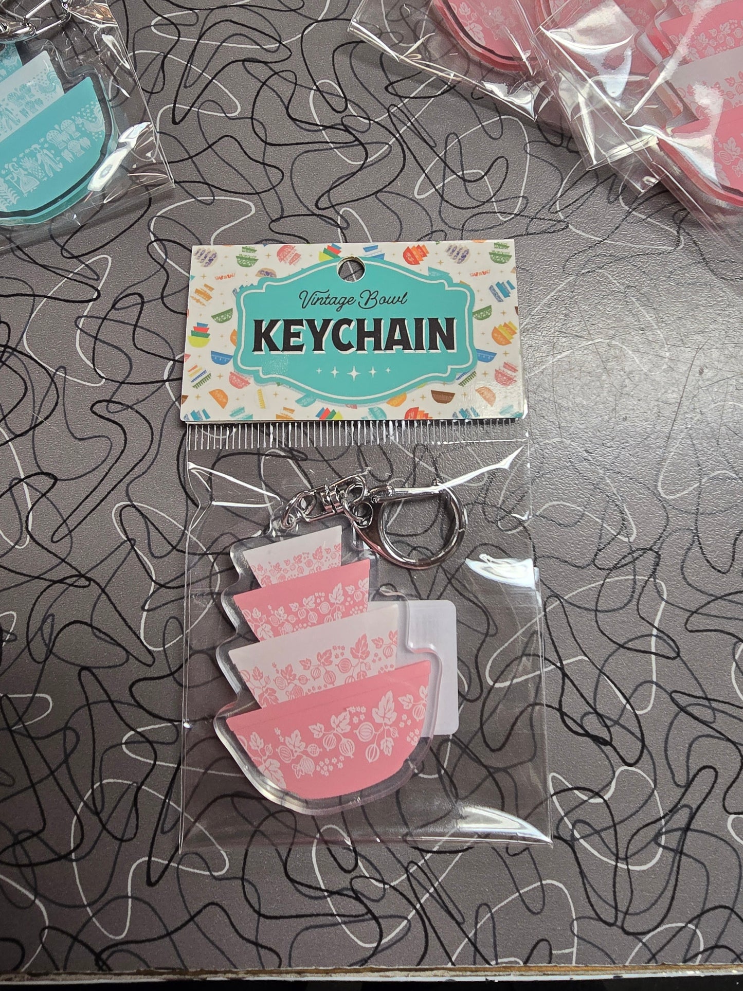Pyrex-Inspired Mixing Bowl Keychain – Retro Keyring