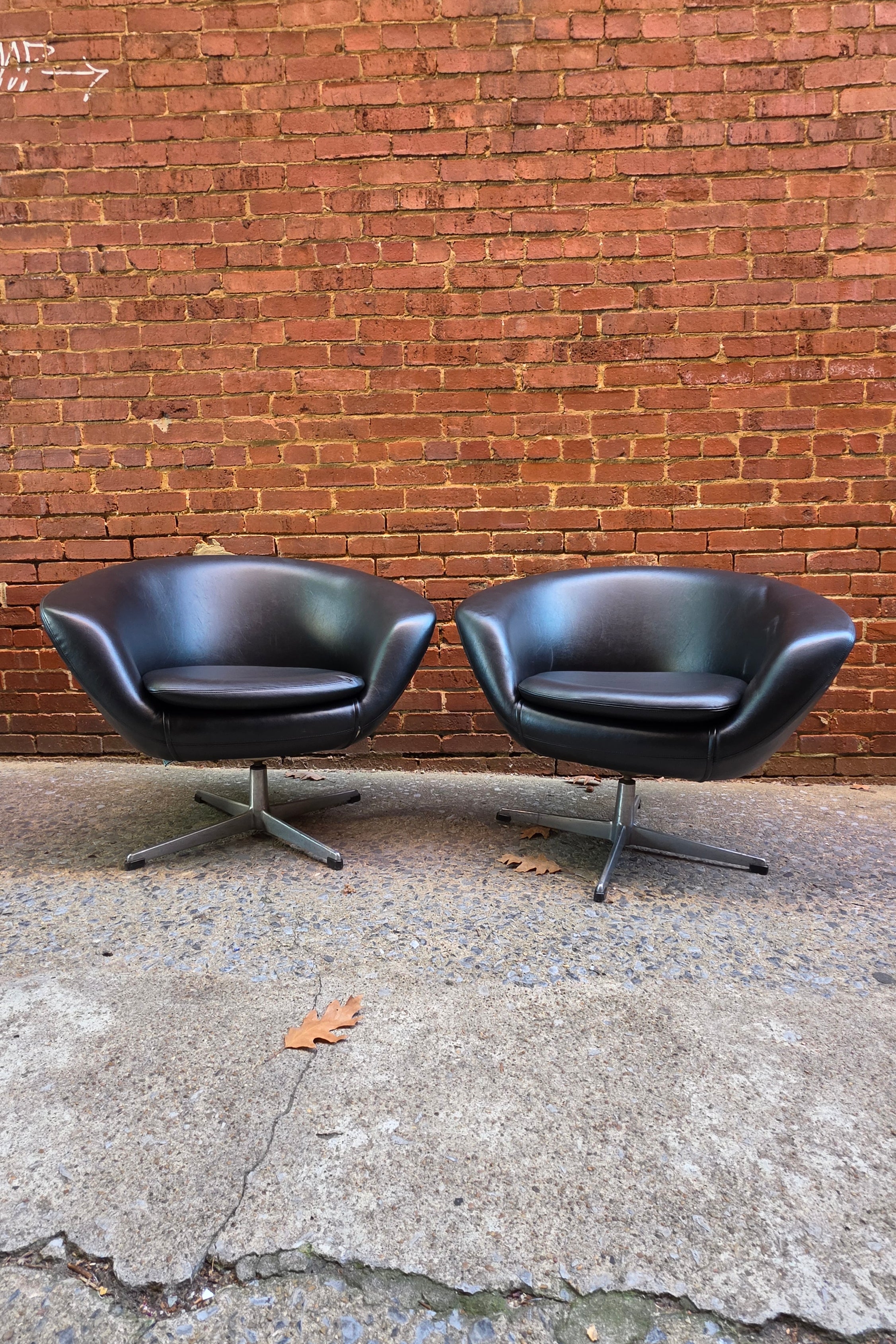 Overman Pod Chair Set