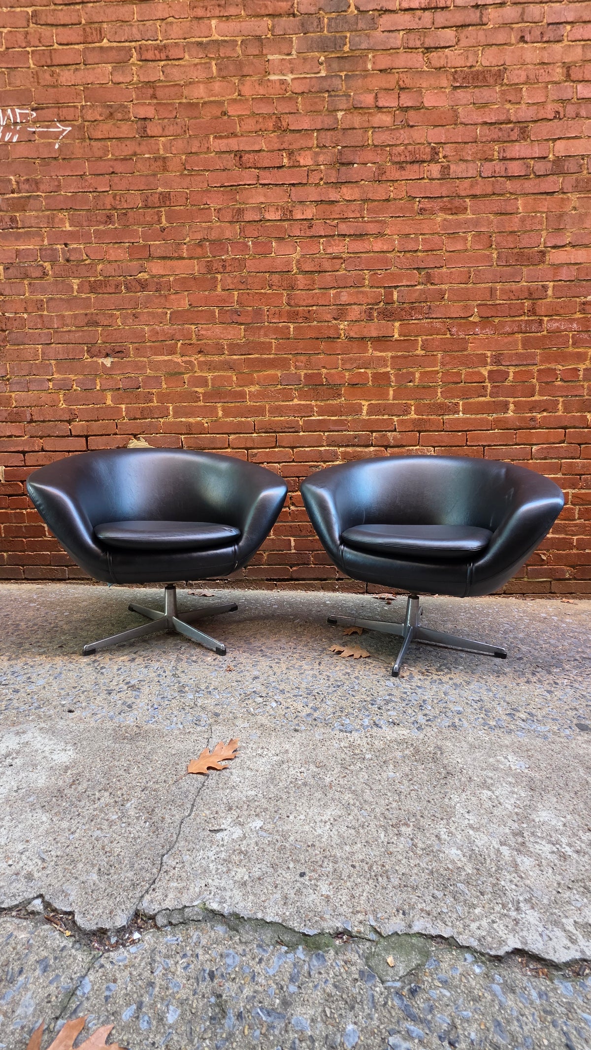Overman Pod Chair Set