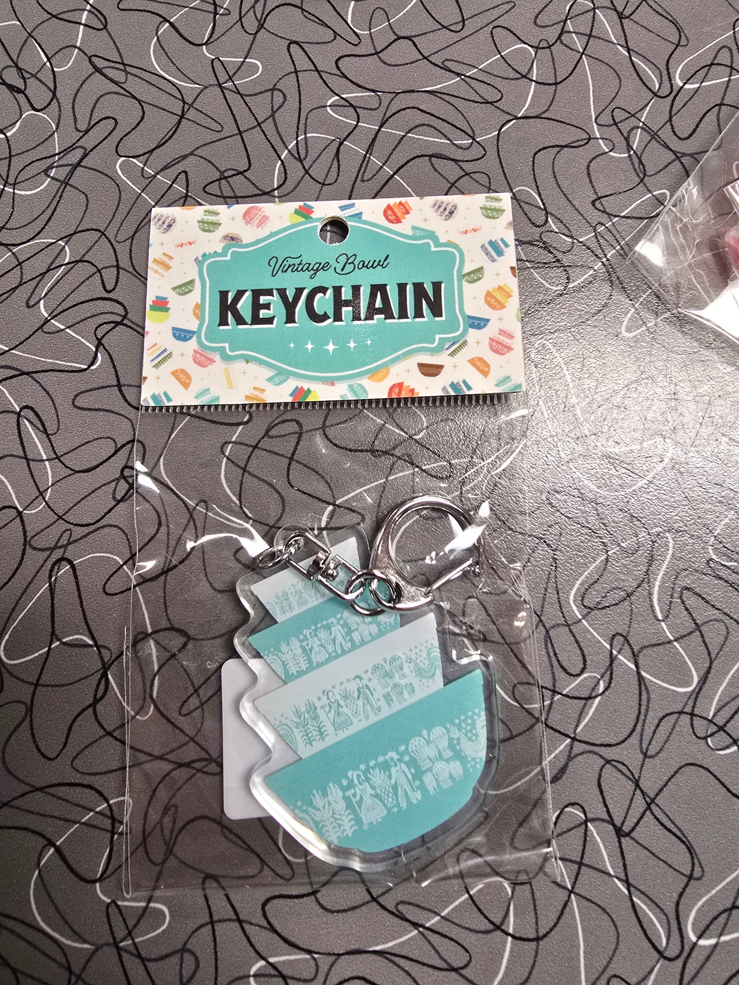 Pyrex-Inspired Mixing Bowl Keychain – Retro Keyring