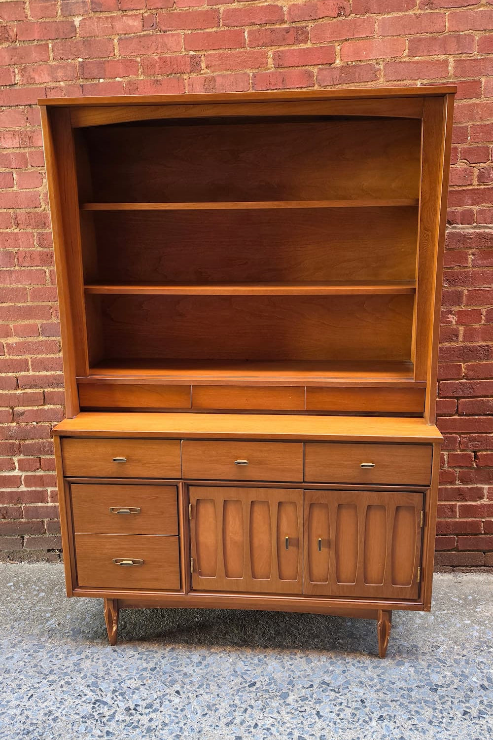 Mainline by Hooker China Hutch