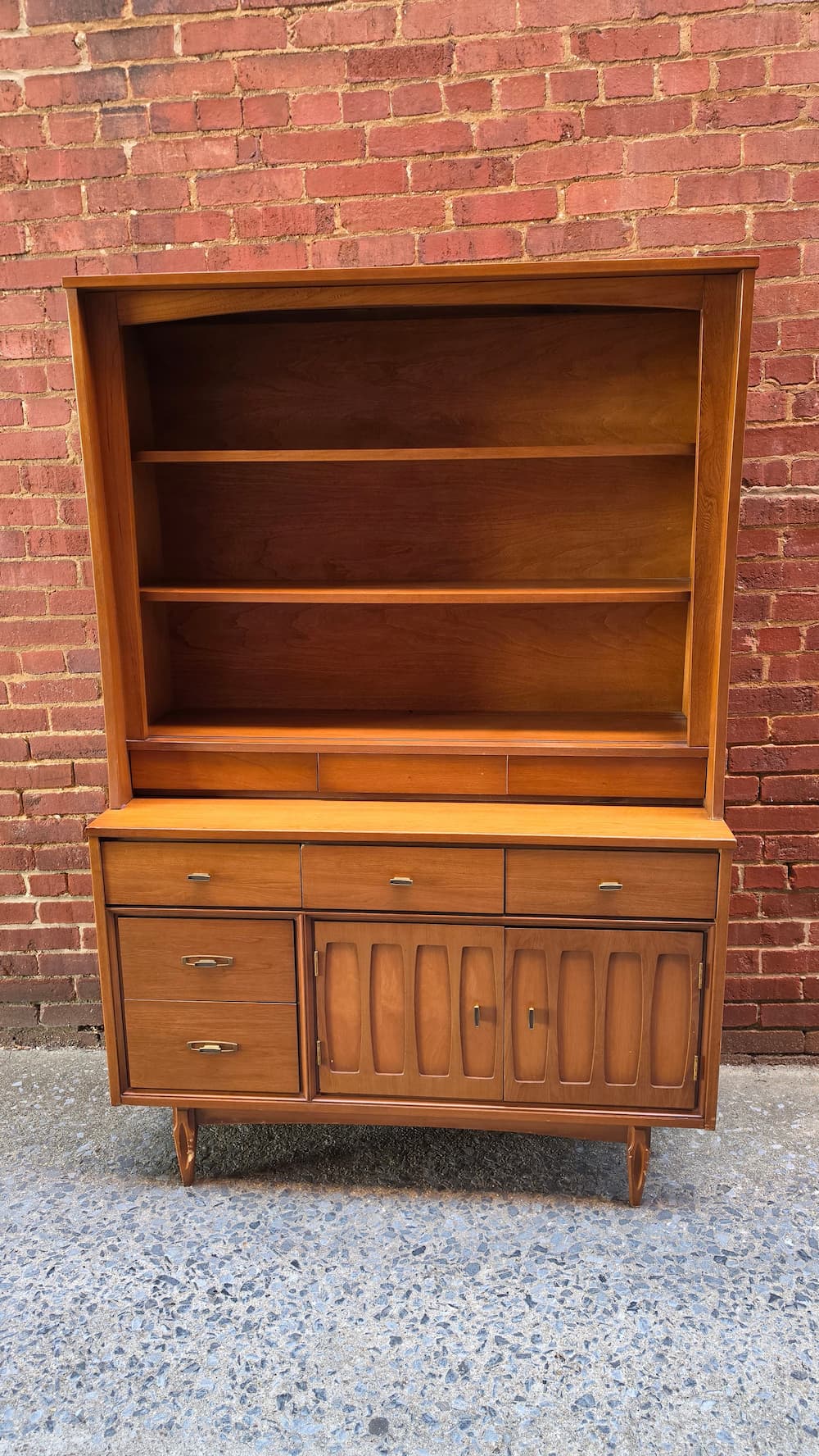 Mainline by Hooker China Hutch