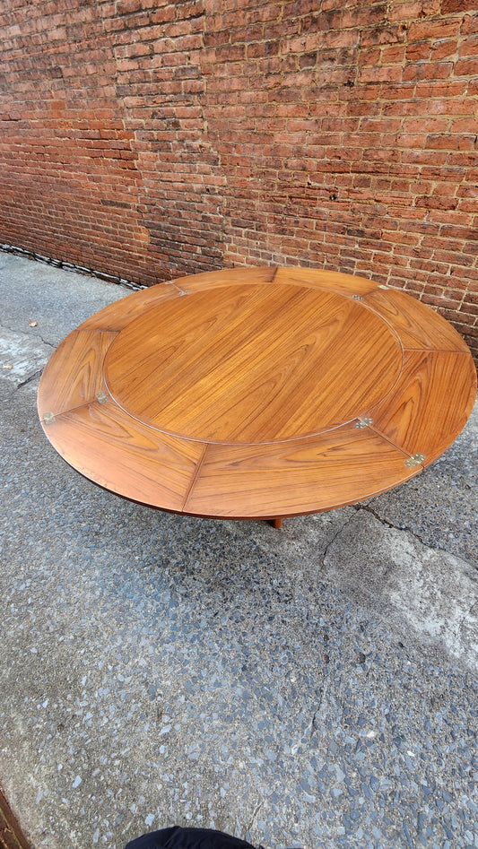 Dyrlund Flip Flap Lotus Table