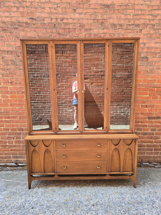 Broyhill Brasilia China Hutch