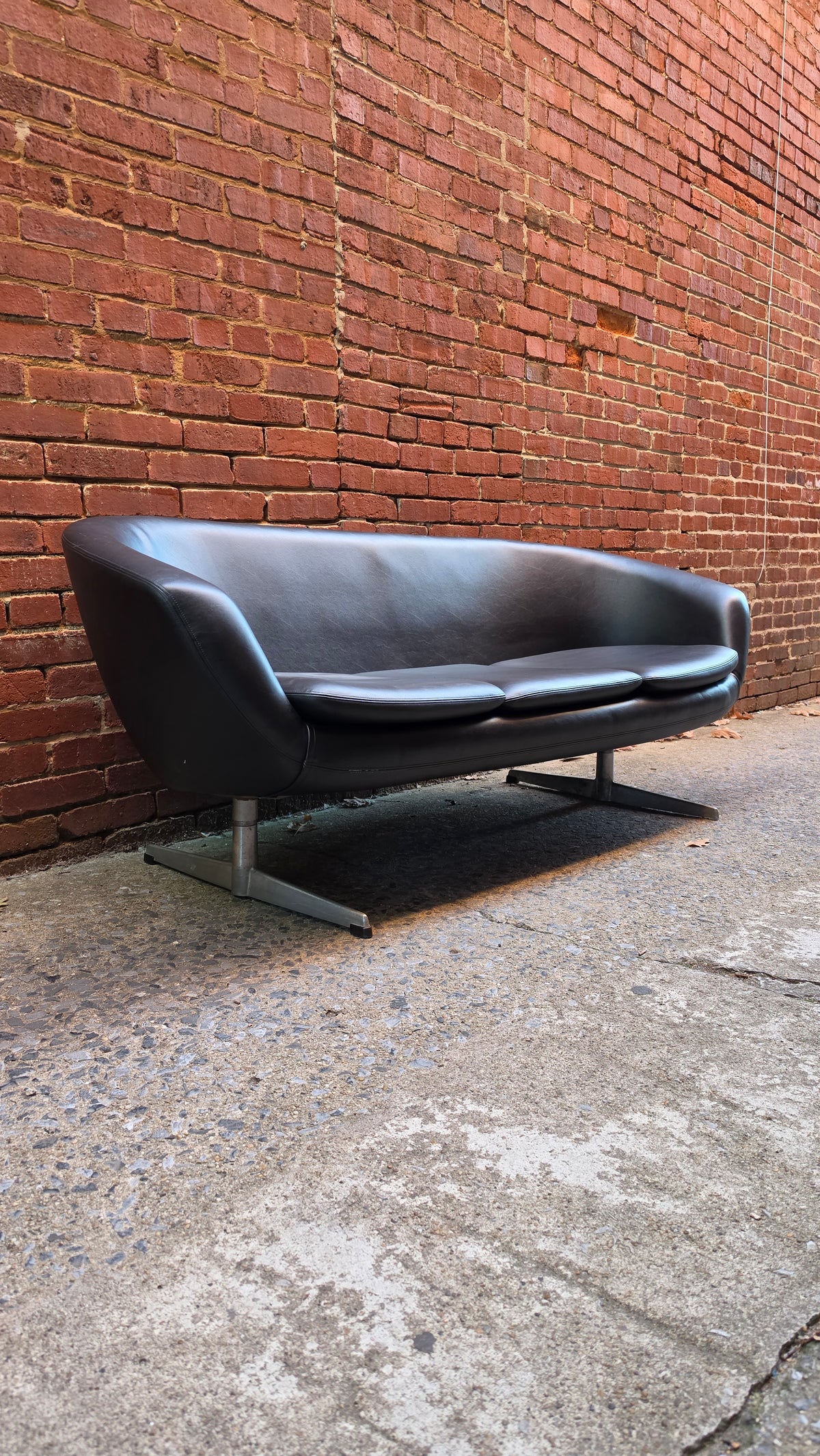 Overmann Sofa