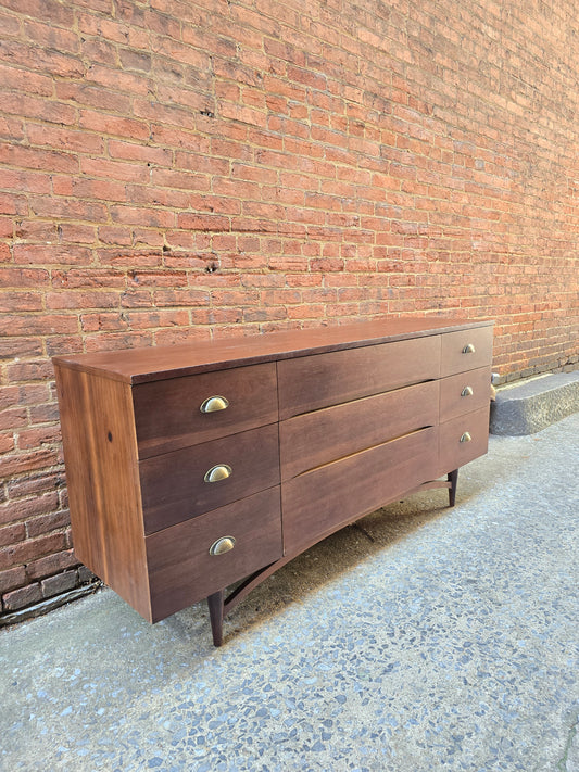 Walnut Mid-Century Modern Nine Drawer Dresser 0426018