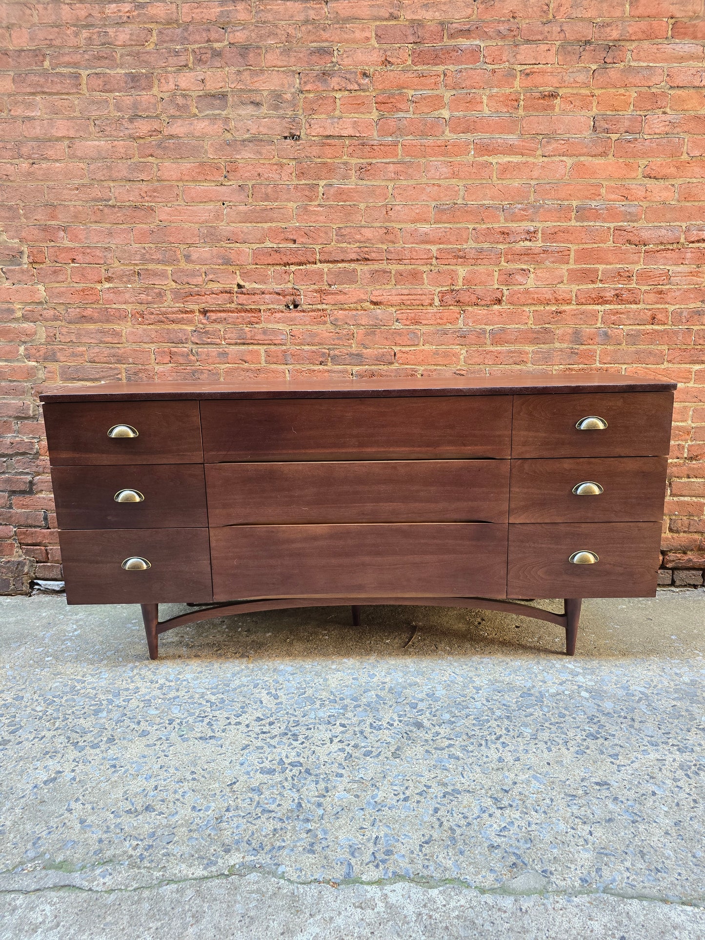 Walnut Mid-Century Modern Nine Drawer Dresser 0426018