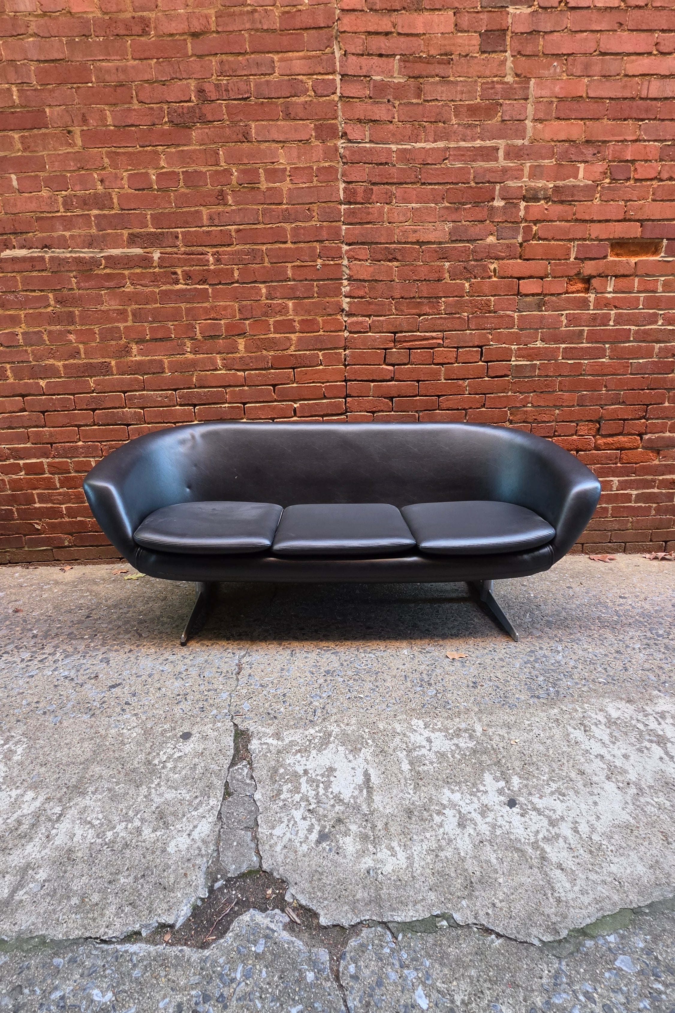 Overmann Sofa
