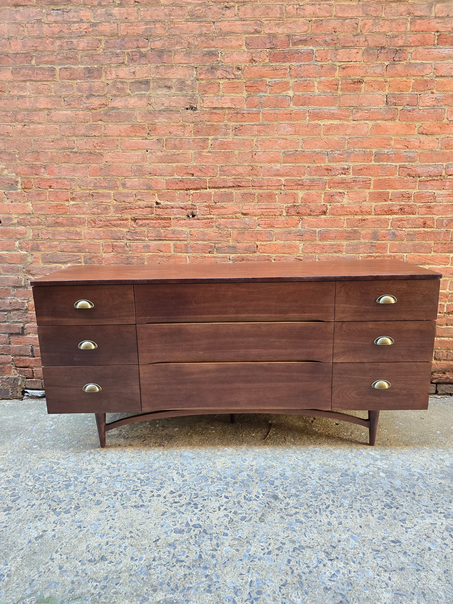 Walnut Mid-Century Modern Nine Drawer Dresser 0426018